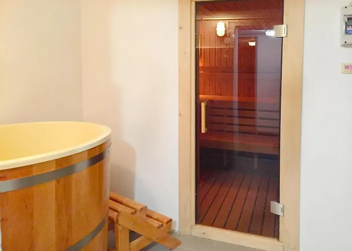 Tumitak Sarnia Family & Friends Chalet